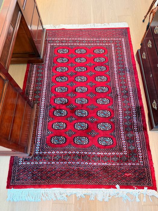 tapete Amiri Bokhara de 100% lã, feito à mão no Paquistão.