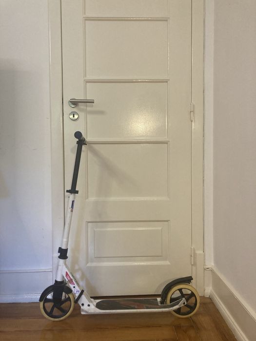 Trotinete de criança em ótimo estado