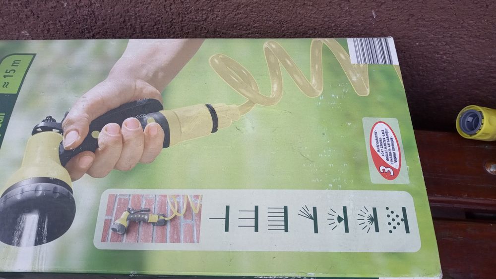 Wąż ogrodowy spiralny.