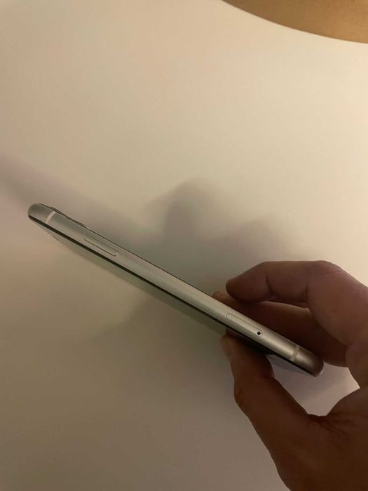 iPhone 11 - 64 GB - Bom estado