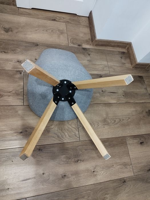 2 Krzesła, miesiąc używane.