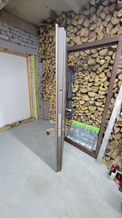 Двері вхідні нові