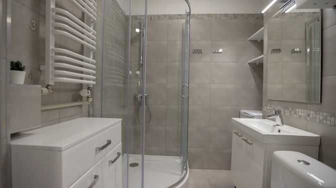 Duży pokój z balkonem, 15 m² – 1 Sierpnia 26, BEZ PROWIZJI, PROMOCJA