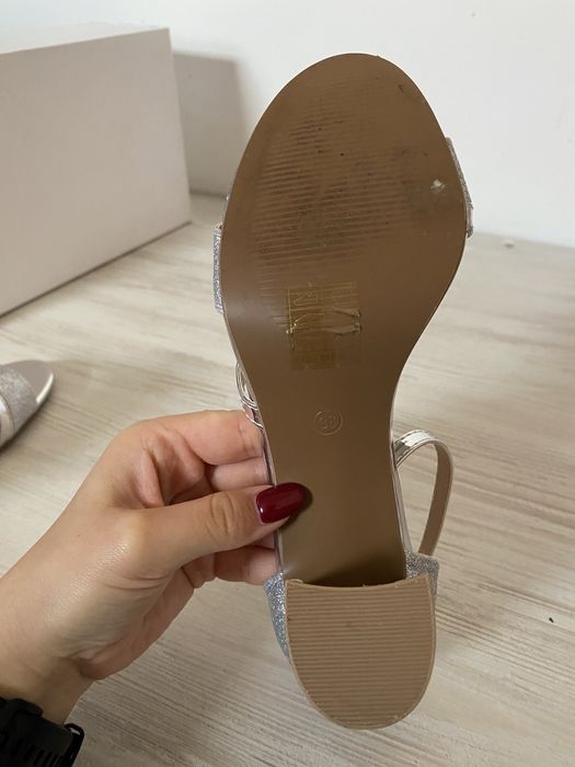 Sandałki na słupku