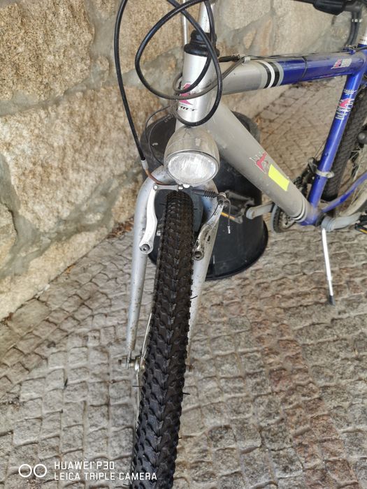 Bicicleta Esmaltina roda 26 com luzes