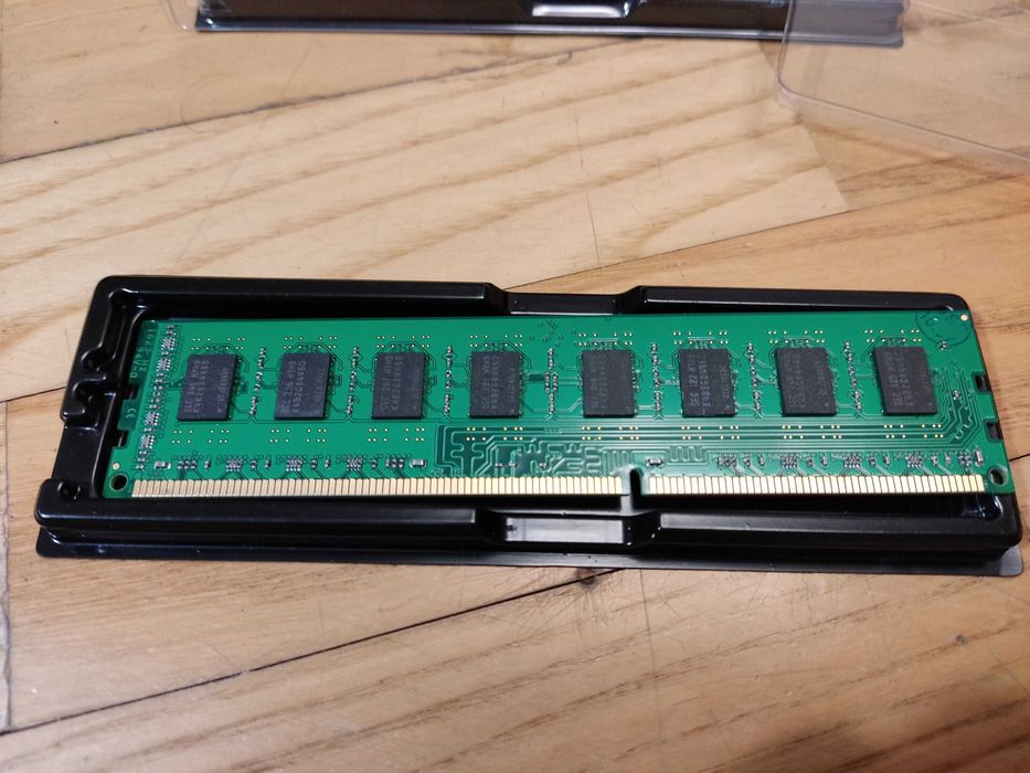 Новая Оперативная память Kingston DDR3-1600 4096MB (KVR16N11/4)