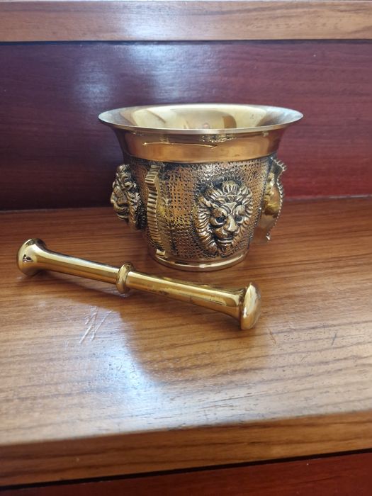 Almofariz completo em metal