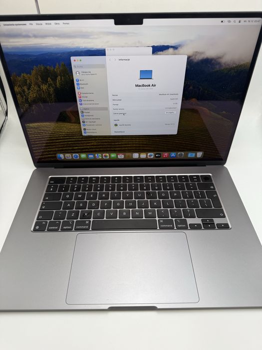 Macbook air m3 8GB 256 SSD 15.3