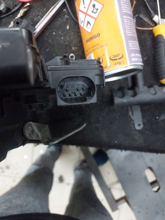 Trabalhamos com conserto de capota automotiva elétrica