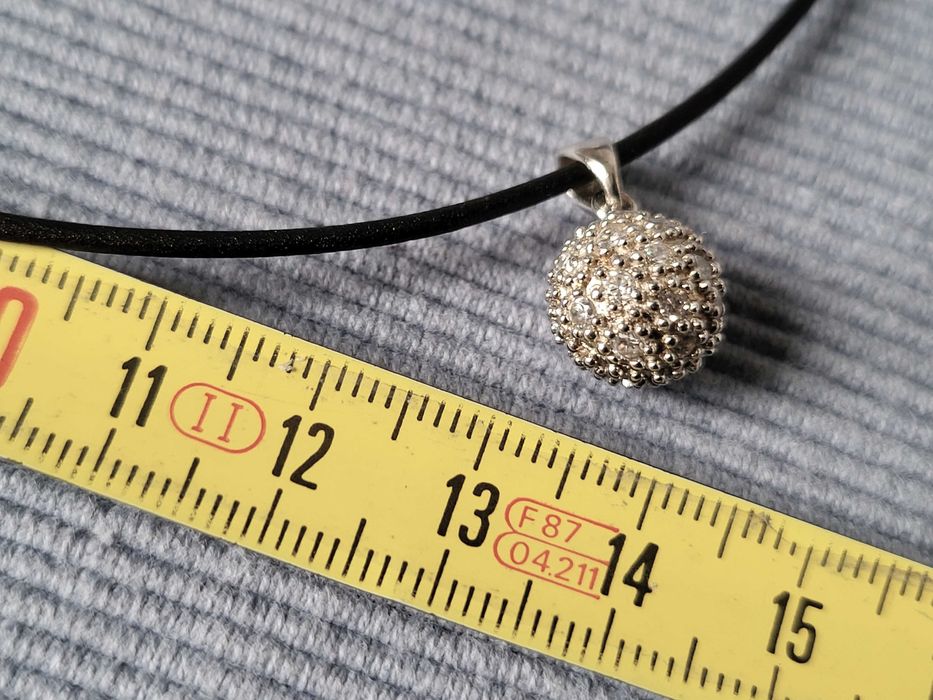 Naszyjnik zawieszka kulka cyrkonie rzemyk – srebro
