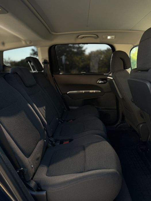 PEUGEOT 5008 2012