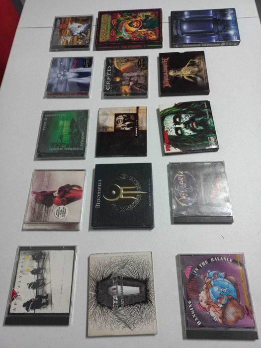 DVDs e CDs género Metal.