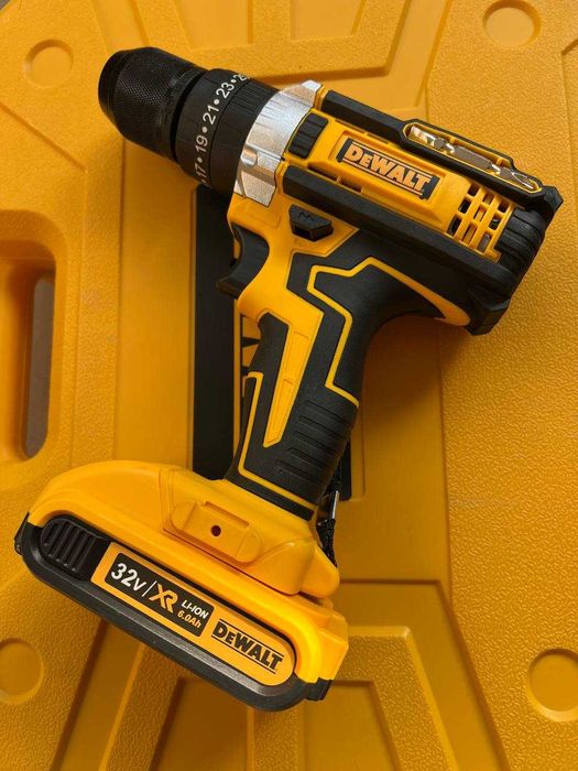Потужний шуруповерт з великим набором інструментів DeWalt DCD791