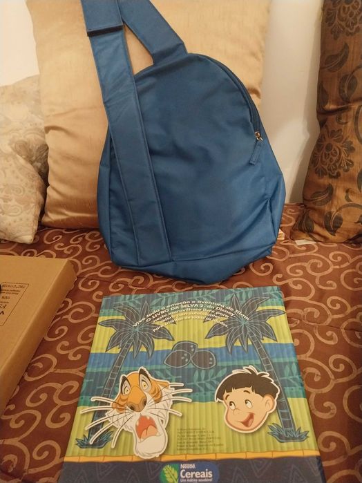 Conjunto Mochila tiracolo azul + Livro da Selva para pintar, Disney