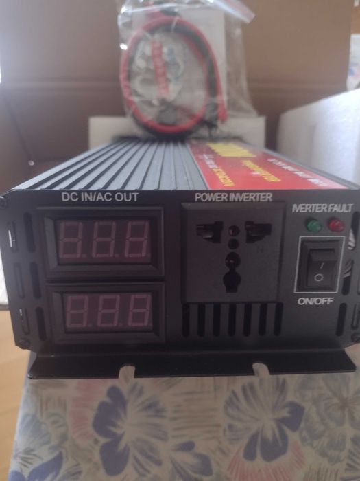 Przetwornica napięcia 12/230v ,5000/2500w, czysty sinus
