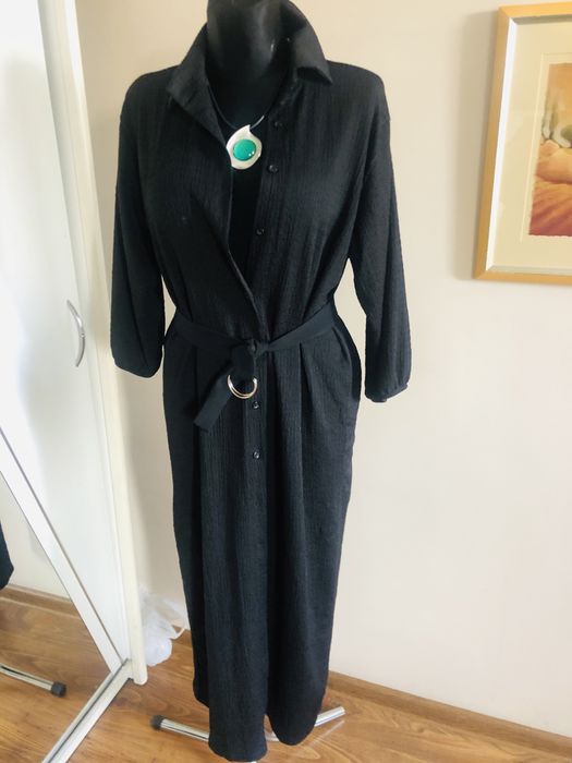 Czarna sukienka koszulowy krój