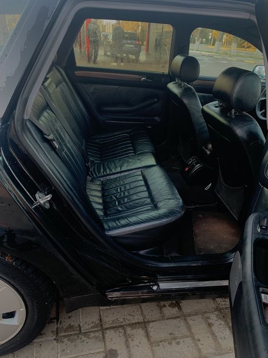 Продам салон, кресла карты на Audi a6c5 в идеальном состоянии