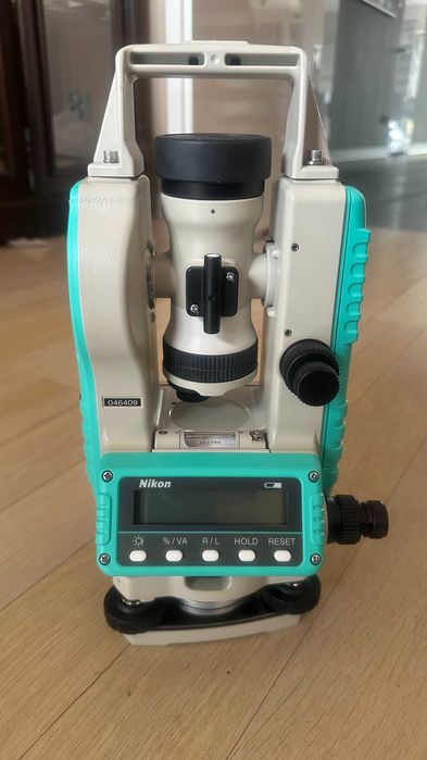 teodolit elektroniczny Nikon NE 101,  niwelator jak nowy