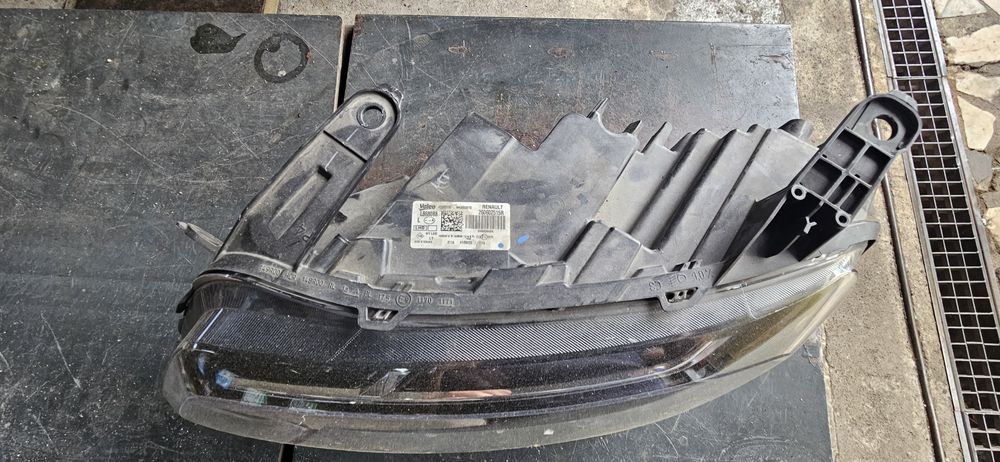 Farol / Farolim Esquerdo  dacia duster 2