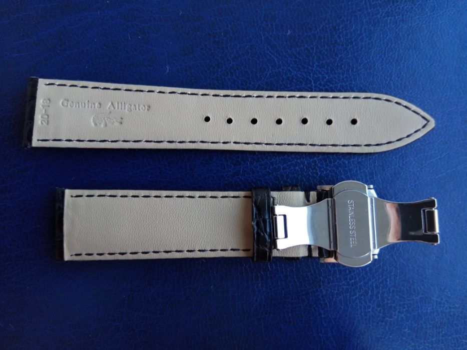Черный ремешок с серебристой застежкой из натуральной кожи крокодила
