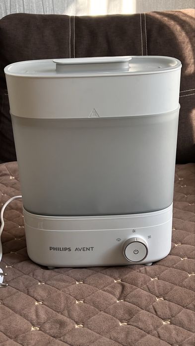 Стерилізатор Philips Avent з функцією сушіння.