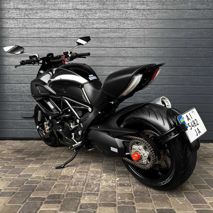 Продам мотоцикл Ducati Diavel 1200 (1819)