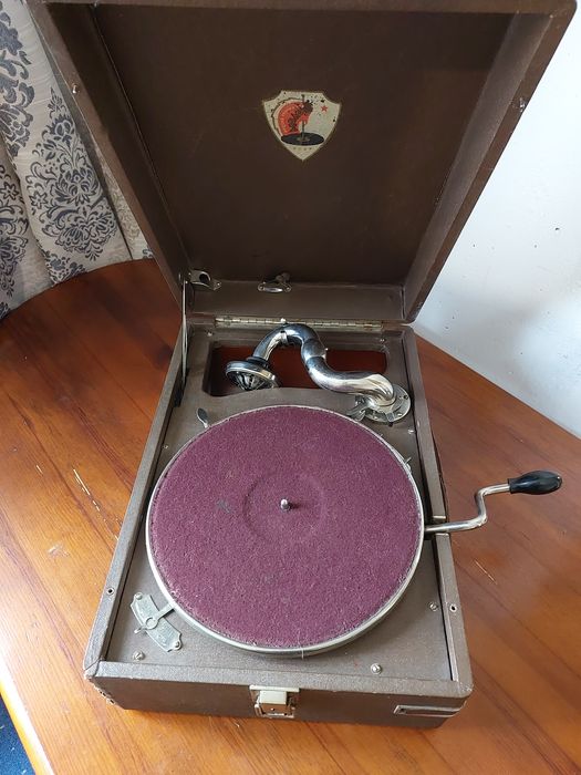 Патефон ПТ-3 проигрователь виниловых пластинок механический.