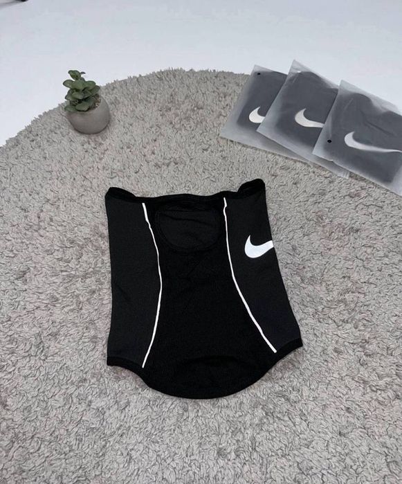 Чорний снуд найк