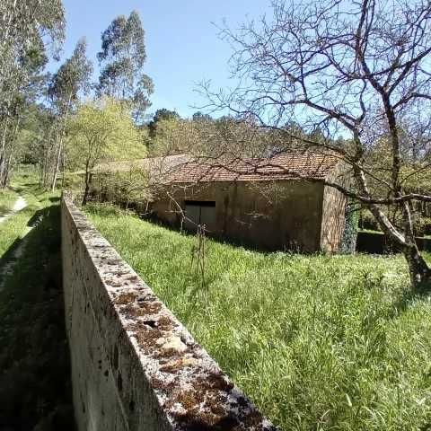 Vende se terreno, armazéns agrícolas