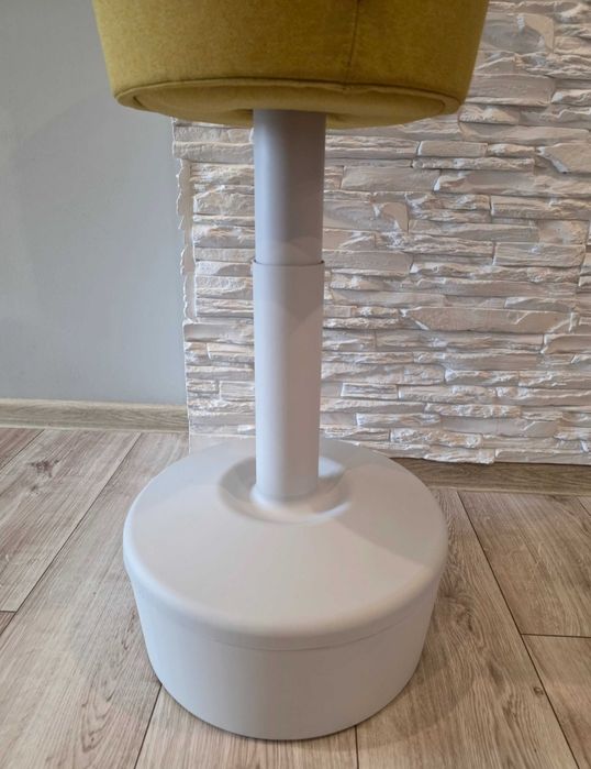 Pufa ergonomiczna Profim Mickey Hoker balansujący praca na stojąco