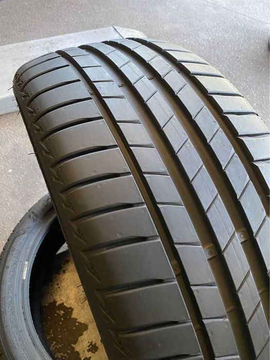 Pneus 225/40/19 - Bridgestone Turanza T005