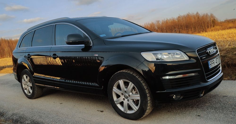 Audi Q7 3.0TDi S-LINE 7 osób