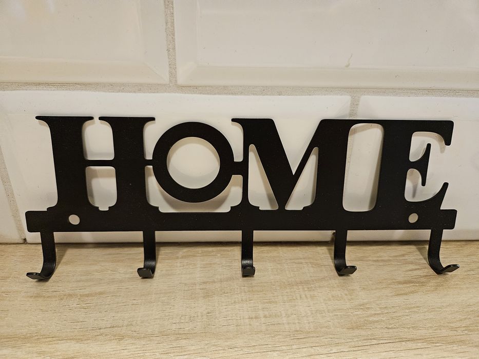 Wieszak na klucze z napisem HOME