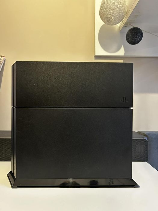 Sprzedam ps4 uzywana ale wpelni sprawna