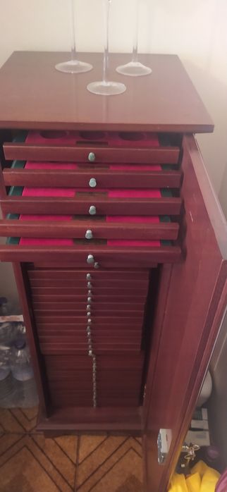 Vendo móvel para coleção de moedas da República Portuguesa