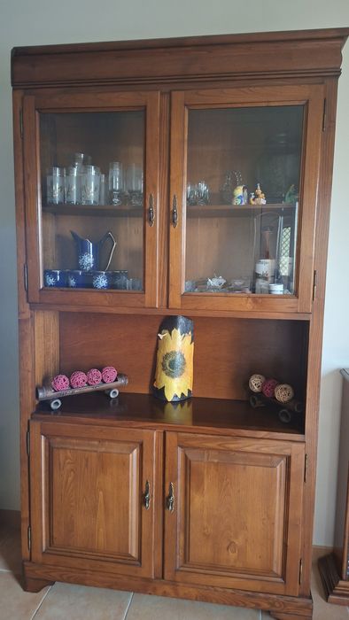 Móvel de sala em madeira maciça