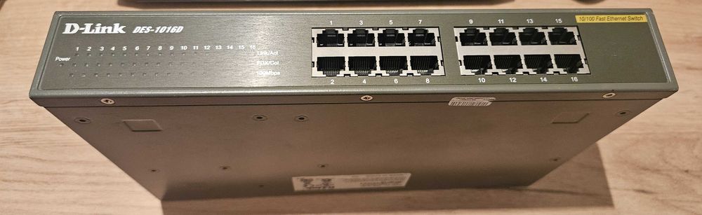 D-Link DES-1016D – switch 16-portowy 10/100 Mb/s, metalowa obudowa