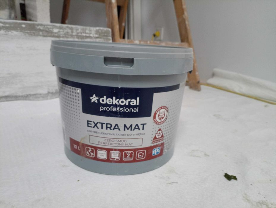 Sprzedam Farba jasno szara mocno kryjąca dobra jakość 10l okazja