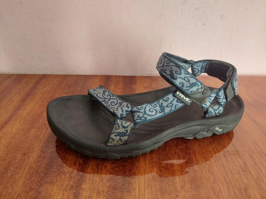 Сандали туристическии фірми teva оригінал 

Стан хороший 

Привезено і