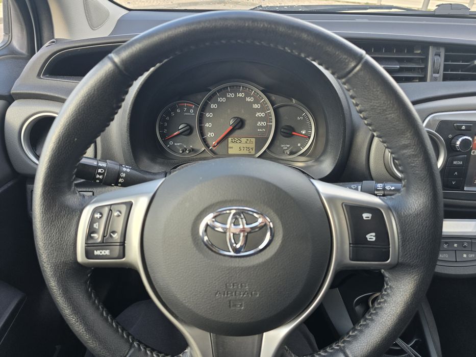 Toyota Yaris com AR Condicionado