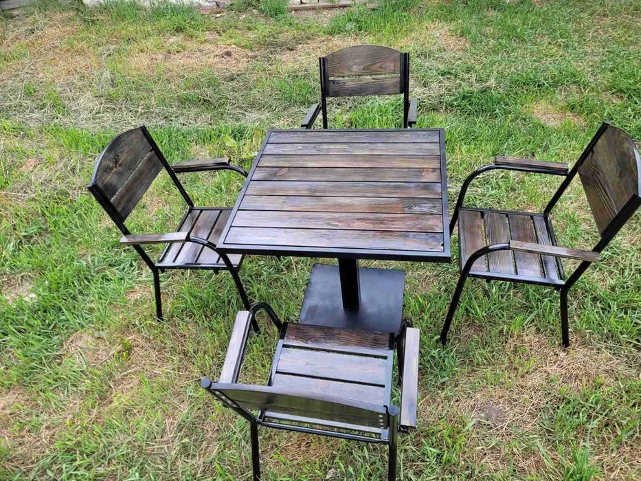 Садові меблі після реставрації.