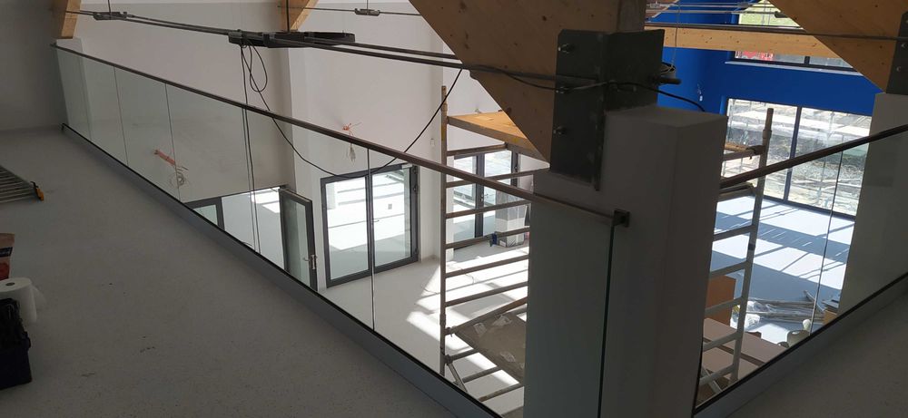 balustrady szklane na rotulach, na szynie, balkony francuskie, poręcz