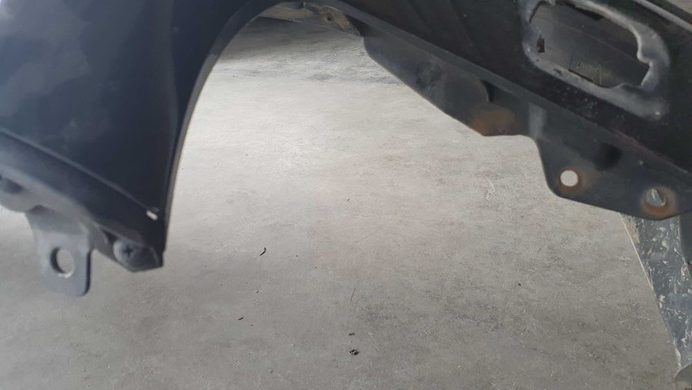 Бампер передній Тойота Авенсіс T25 2007