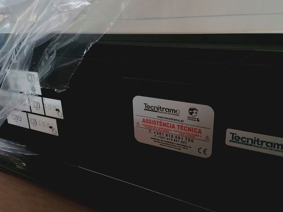 Máquina de lavar roupa e secar roupa Self service