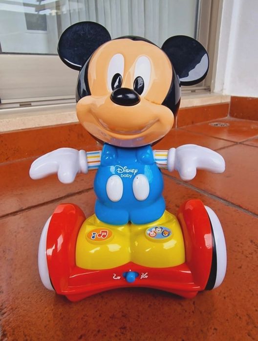 Mickey baby que anda e gira
