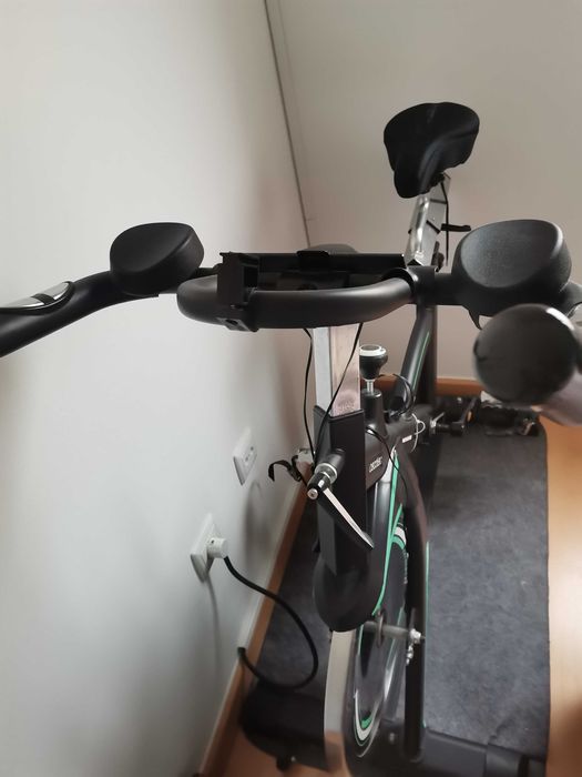 Stationary Bicycle437033441019842563