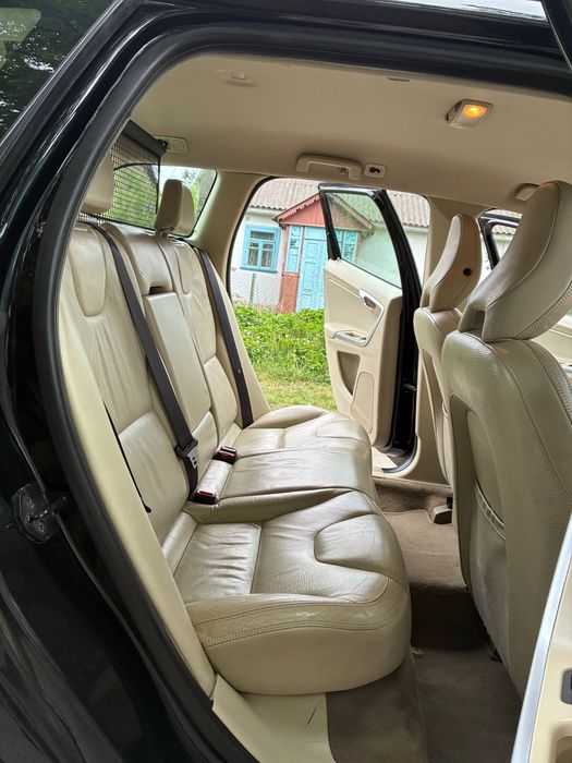 Продам Volvo XC60 2.4 дизель автомат 4wd