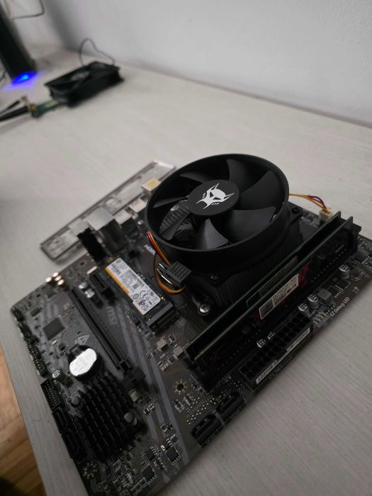 PC TORRE: Placa mãe + Ryzen 5 + NVME 512gb + 16gb DDR4