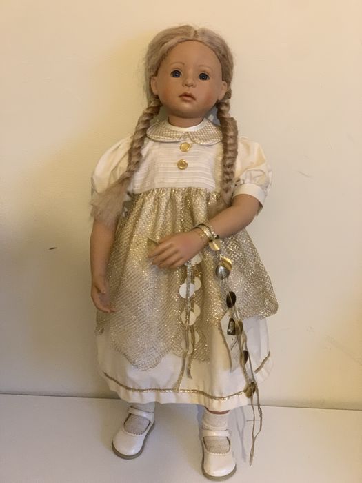 Lalka kolekcjonerska