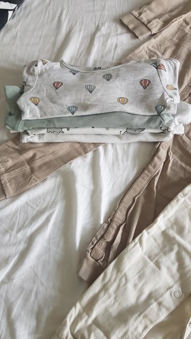 2 pijamas e 4 bodys n.92 - Como novos